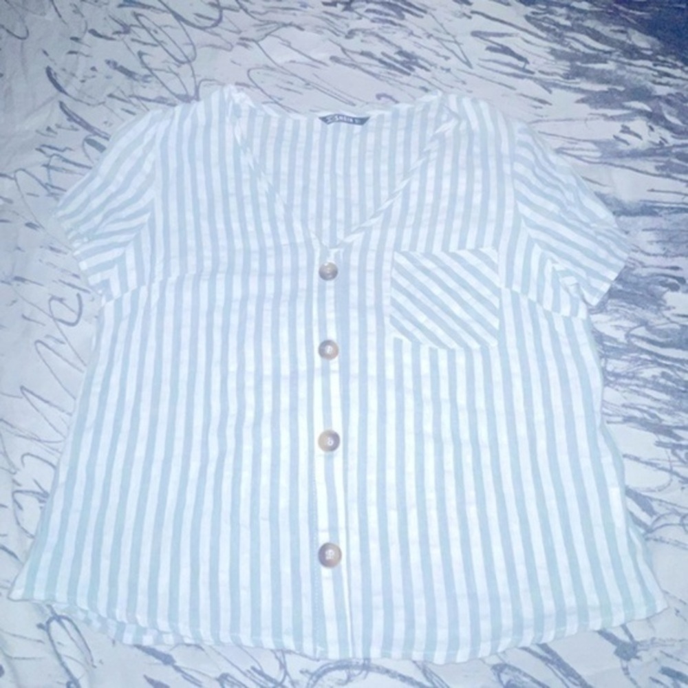 Short sleeve button up 🆙